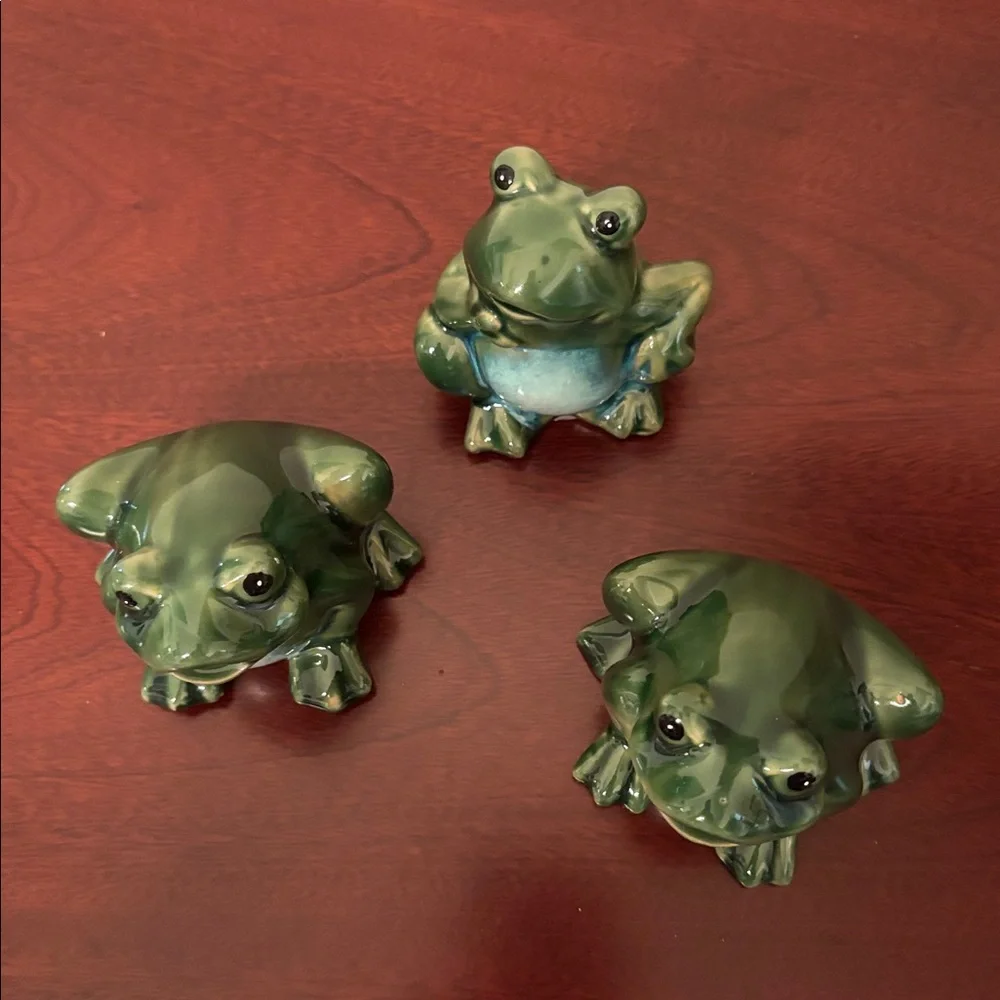 Set of three smooth ceramic green frog figurines